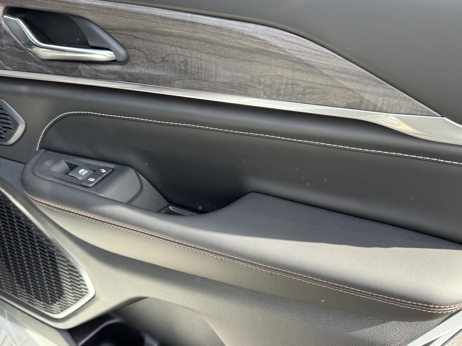 New 2025 Jeep Grand Cherokee Overland w/ Luxury Tech Group IV image 10