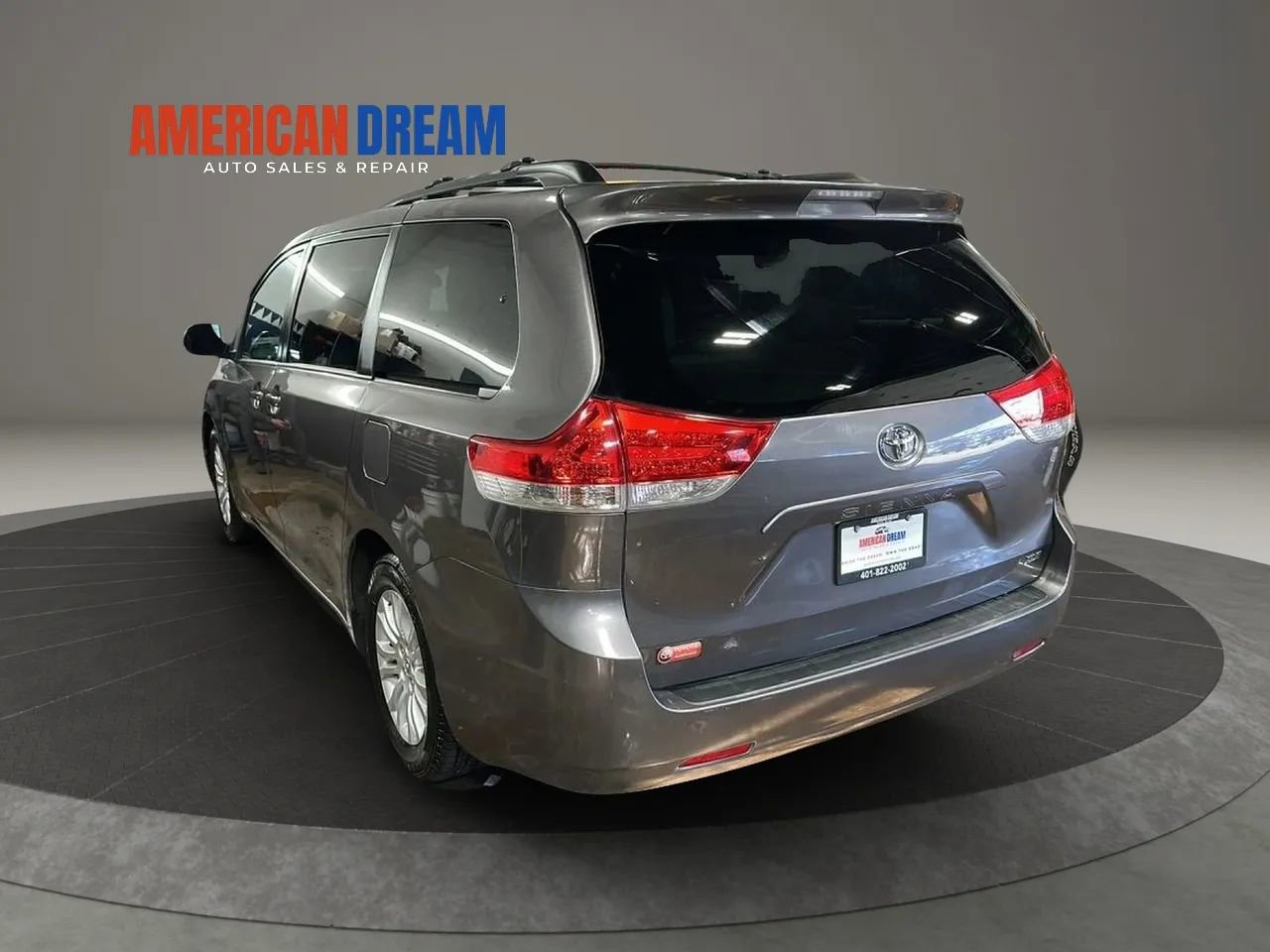 Used 2014 Toyota Sienna XLE FWD image 3