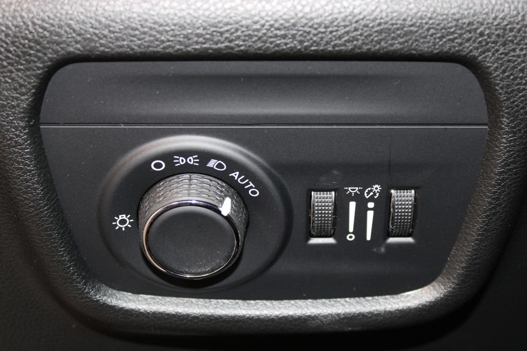Used 2024 Jeep Grand Cherokee L Altitude AWD/4WD image 22