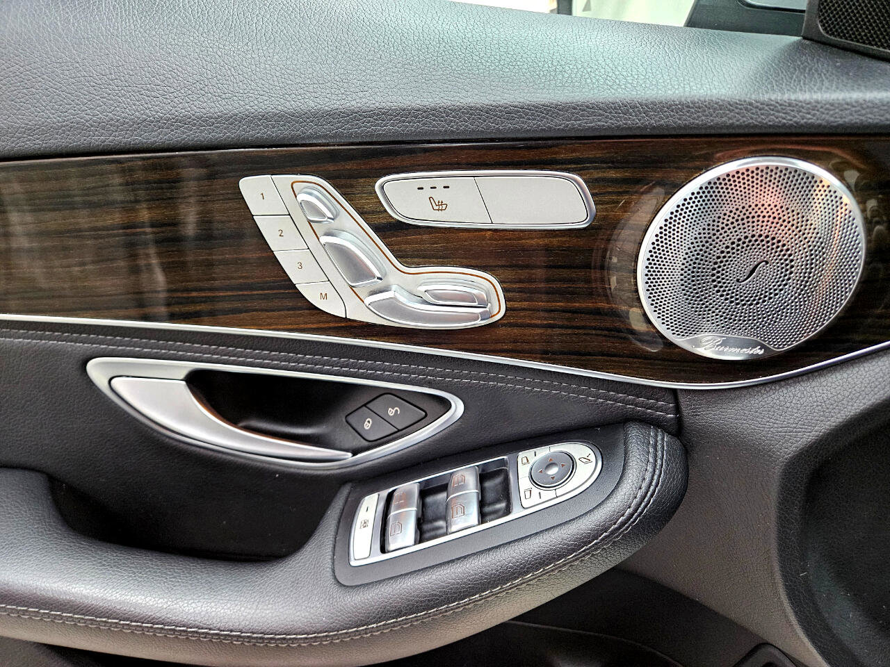 Used 2015 Mercedes-Benz C 300 Sedan image 25