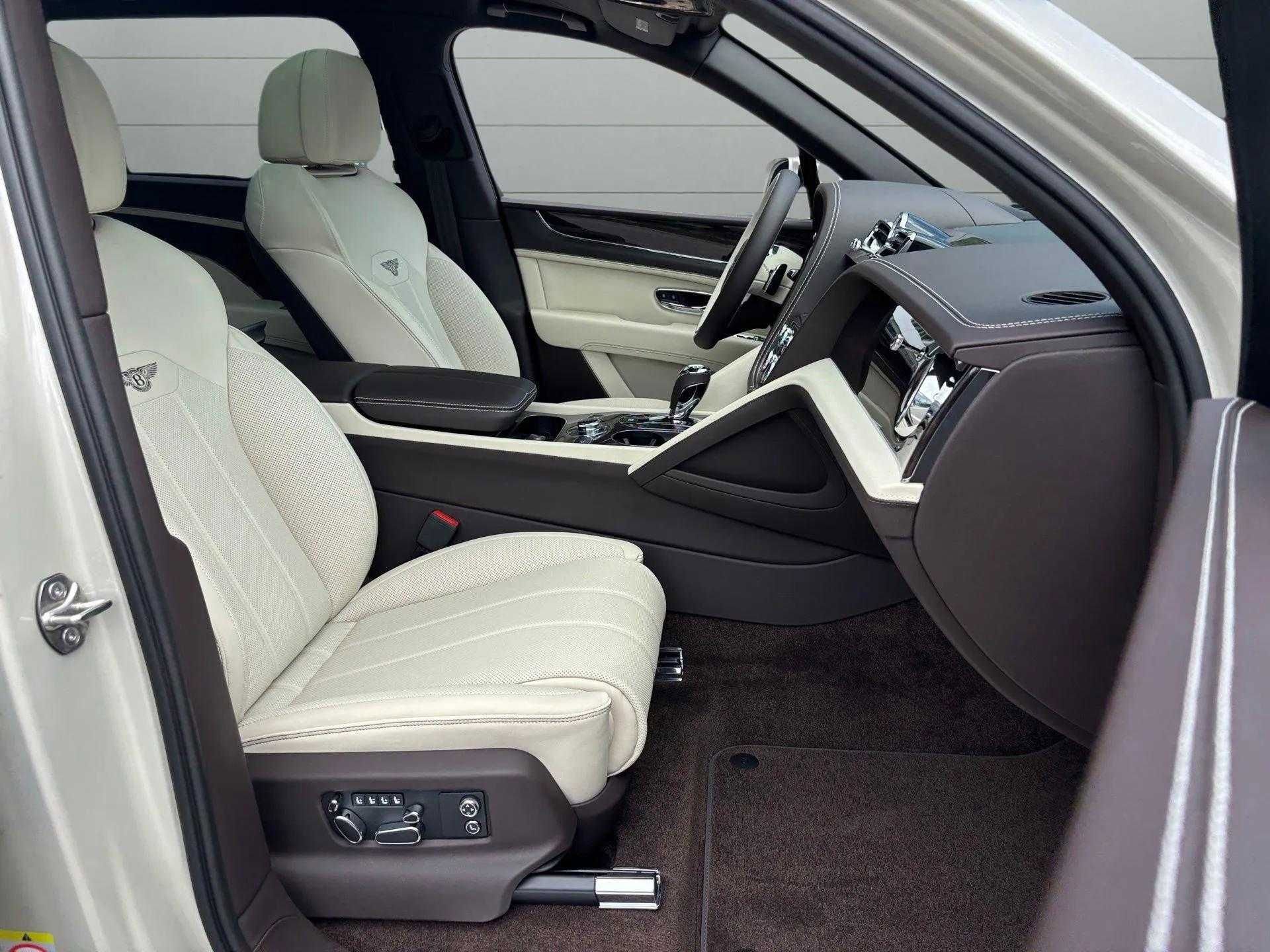 New 2025 Bentley Bentayga Extended Wheelbase image 34