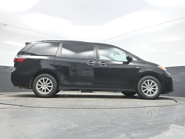 Used 2018 Toyota Sienna XLE AWD/4WD image 31