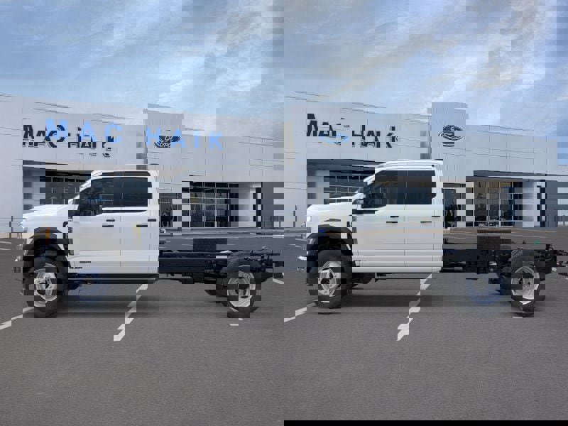 New 2026 Ford F550 4x4 Crew Cab image 3
