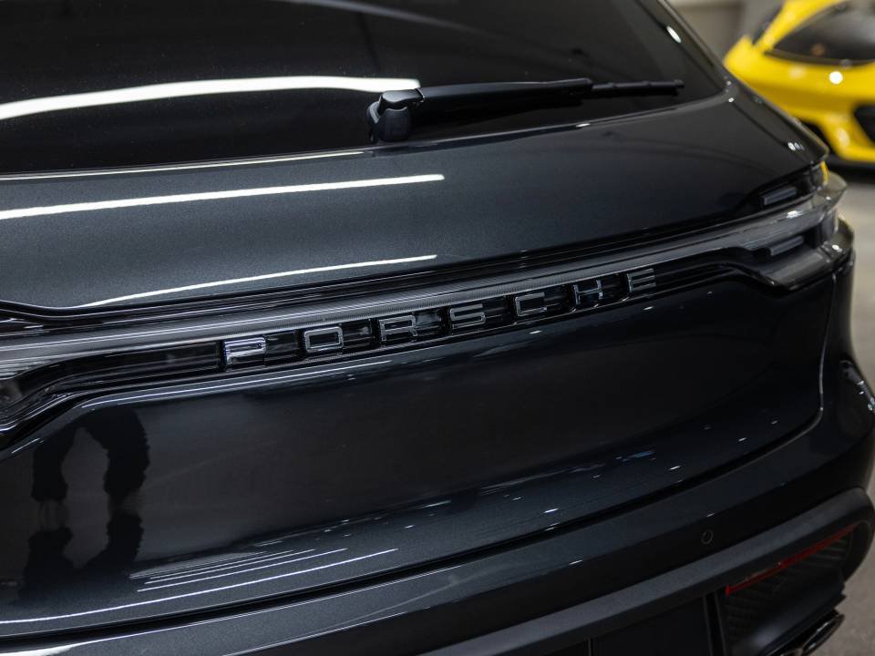 Certified 2026 Porsche Macan AWD/4WD image 23