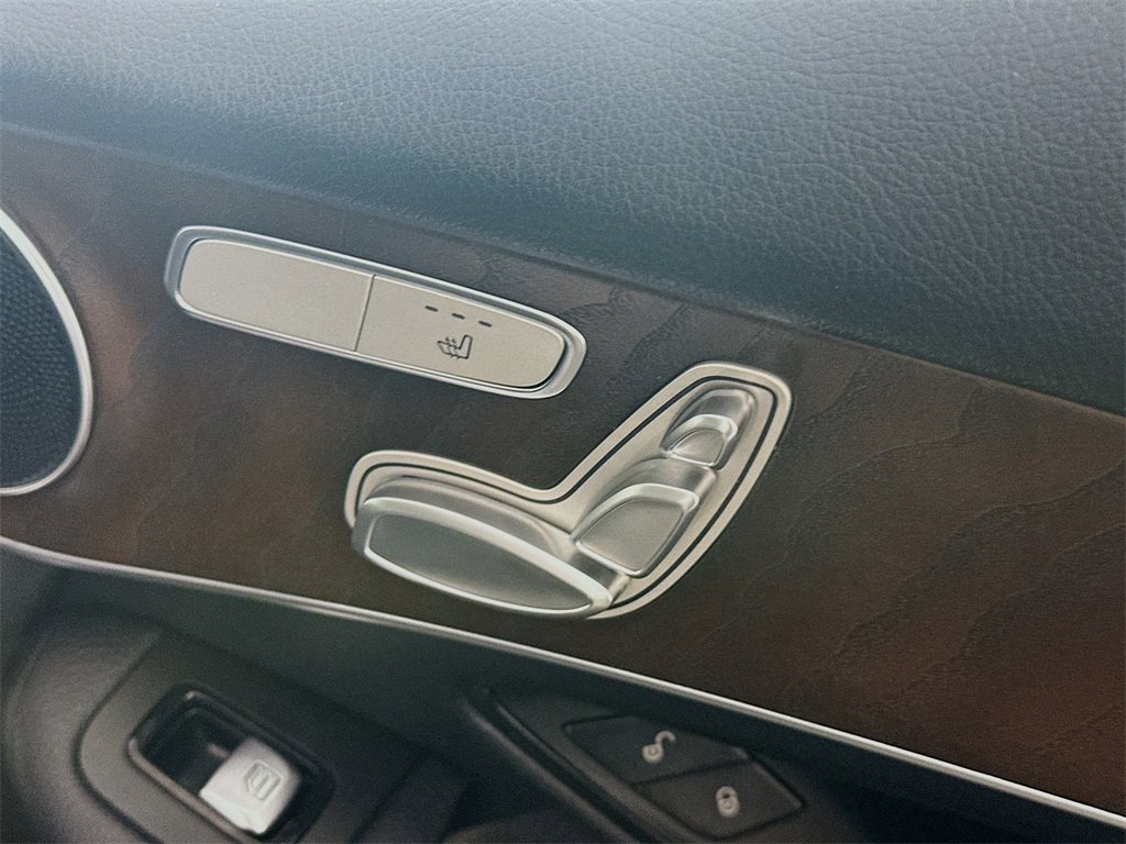 Used 2021 Mercedes-Benz GLC 300 4MATIC w/ Premium Package image 23