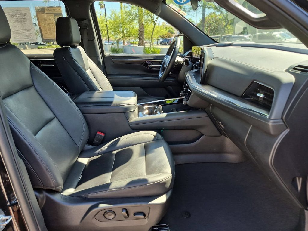Used 2025 Chevrolet Tahoe LT AWD/4WD image 31