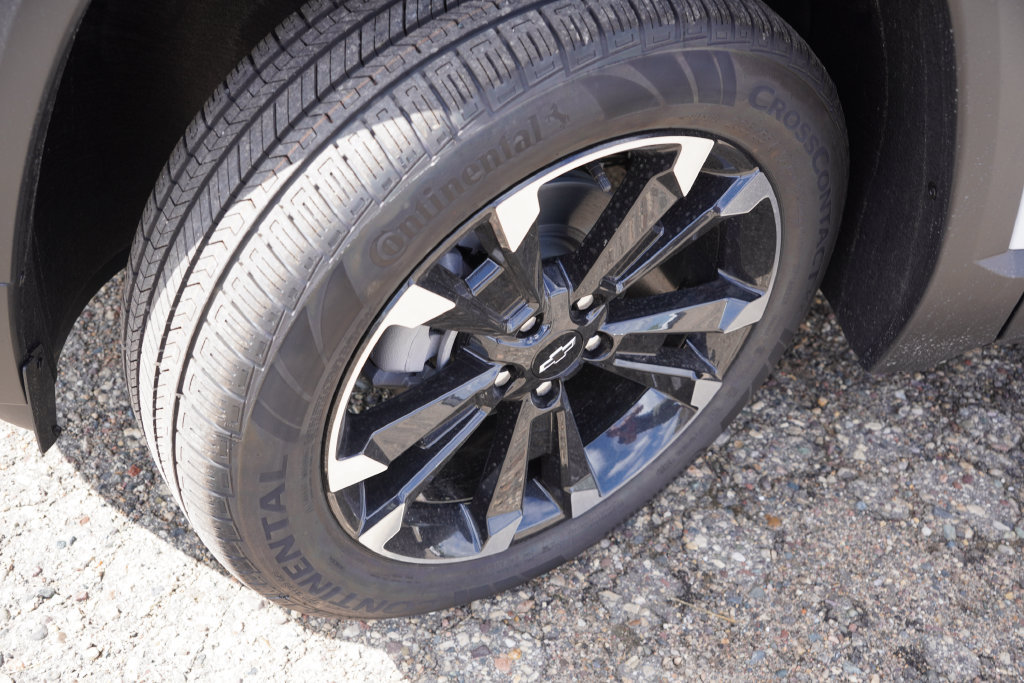 New 2027 Chevrolet Equinox RS w/ Safety and Technology Package AWD/4WD image 9