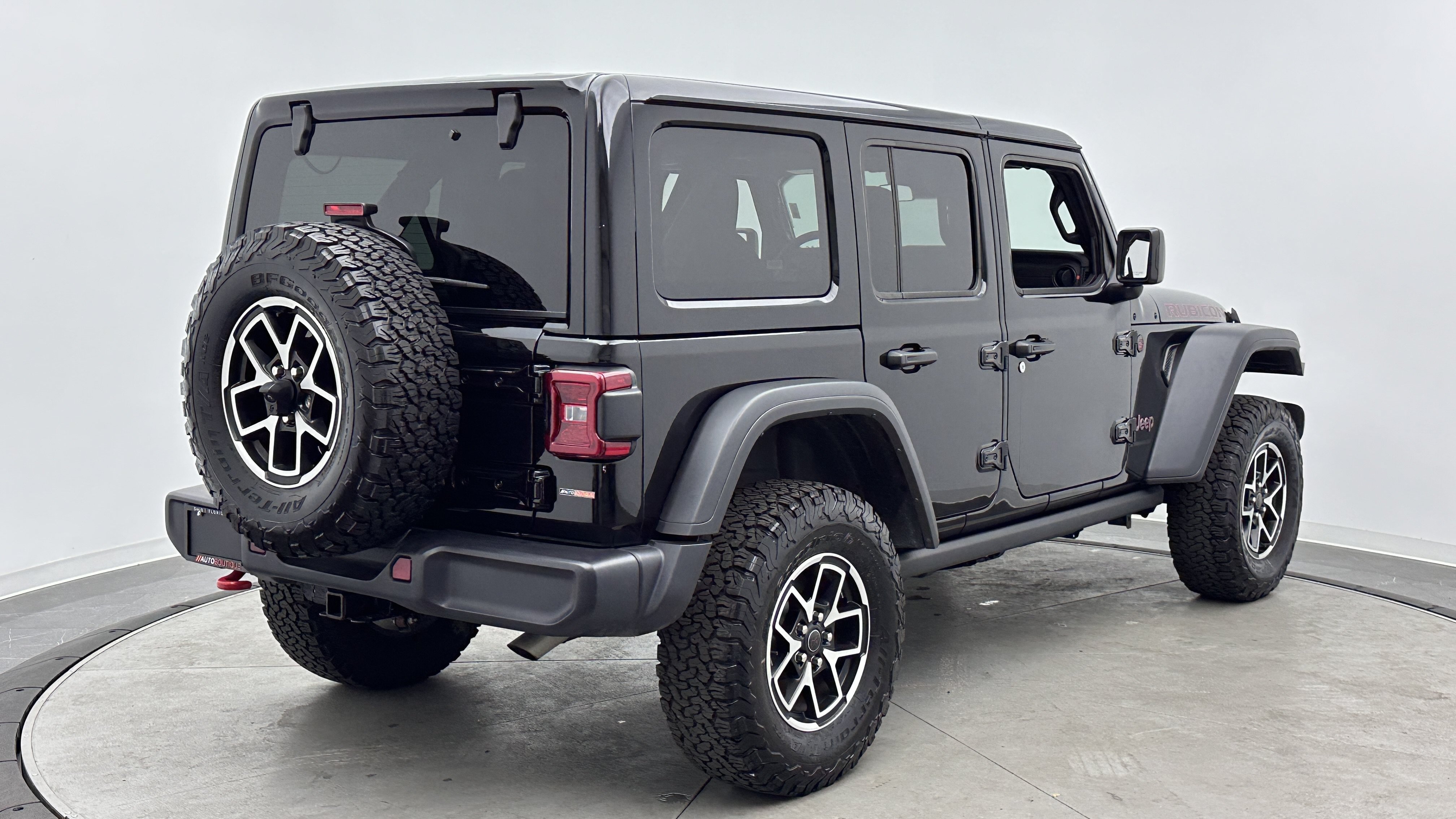 Used 2025 Jeep Wrangler Unlimited Rubicon AWD/4WD image 7