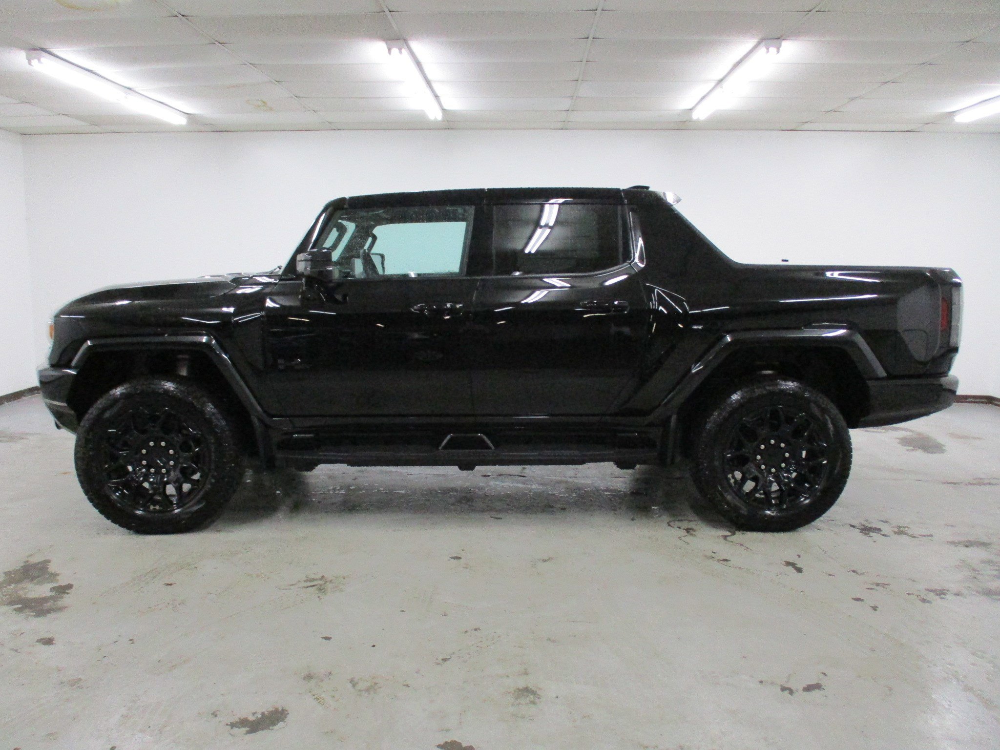 New 2025 GMC Hummer EV 3X w/ LPO, Dark Essentials Package image 2