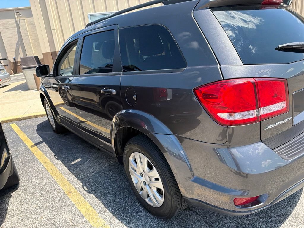 Used 2019 Dodge Journey SE w/ Connectivity Group FWD image 9