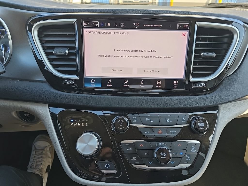 Used 2024 Chrysler Pacifica Touring-L image 22