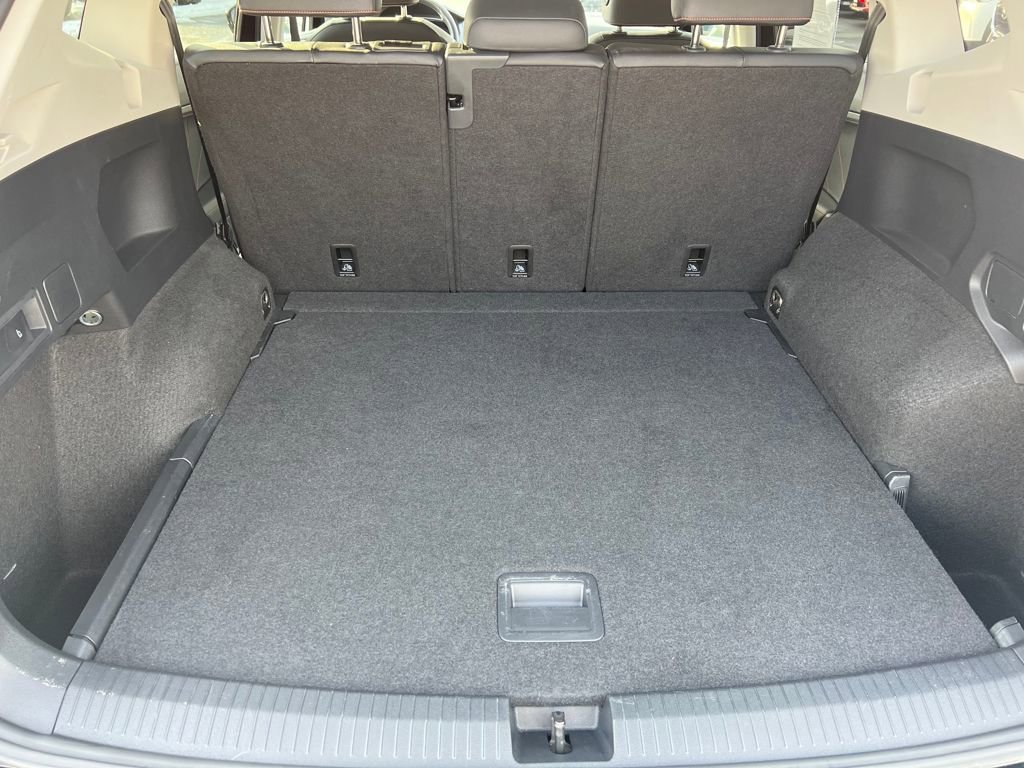 Used 2024 Volkswagen Tiguan Wolfsburg Edition image 13