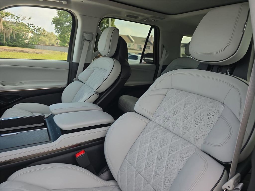New 2026 Lincoln Navigator L Black Label w/ Black Label Special Edition AWD/4WD image 17
