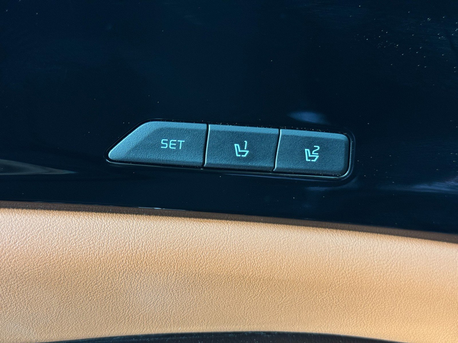 Used 2024 Kia Carnival SX FWD image 17
