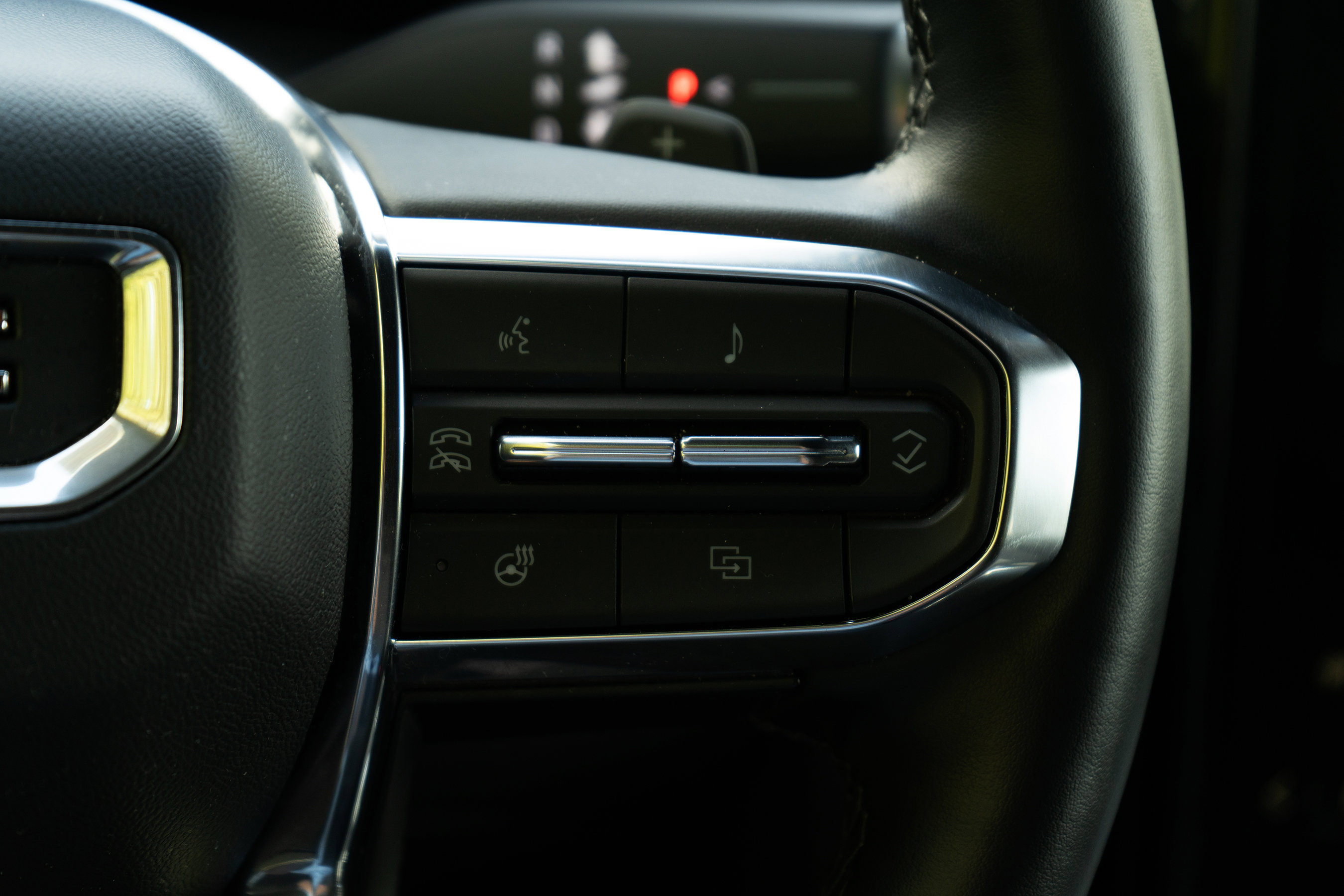 Used 2025 GMC Acadia Elevation image 22