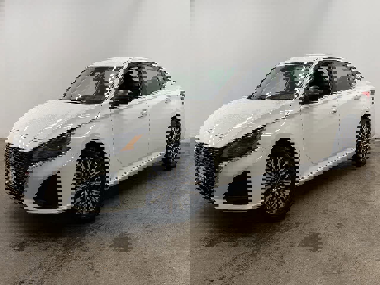 Used 2025 Nissan Altima 2.5 SV image 1