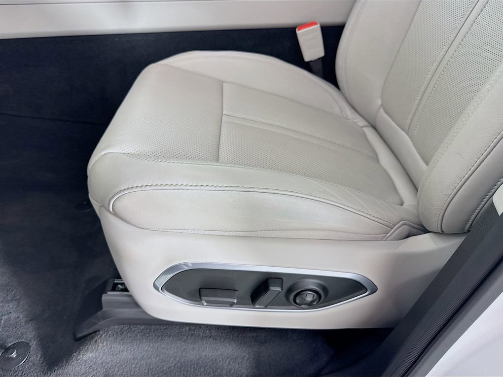 Used 2025 Jeep Wagoneer Series II w/ 8-Passenger Seating Package image 34