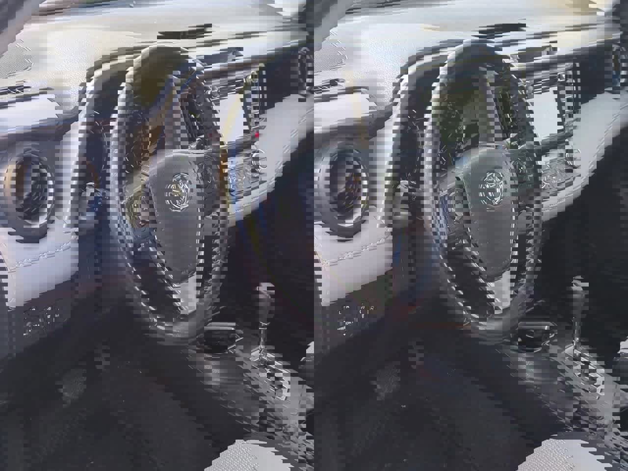 Used 2018 Toyota RAV4 XLE image 2