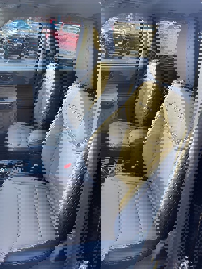 New 2025 Ford Maverick Lariat w/ 4K Tow Package image 30