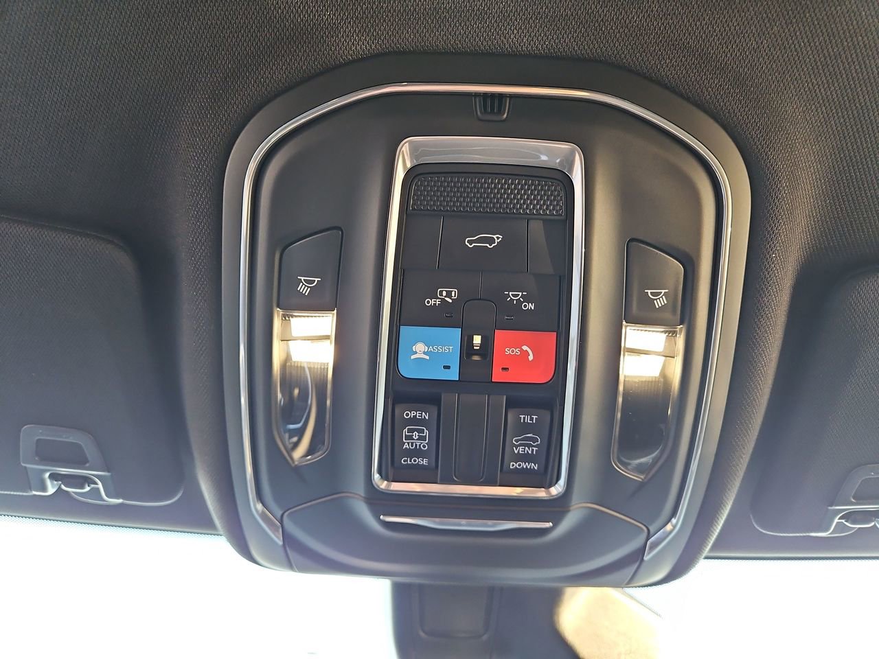 New 2025 Jeep Grand Cherokee L Altitude image 24