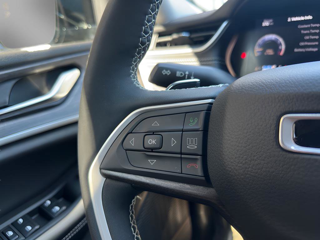 Used 2023 Jeep Grand Cherokee Limited w/ Black Appearance Package image 27