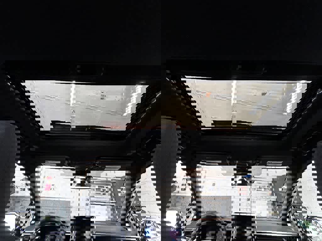 Used 2024 Toyota Corolla SE w/ SE Premium Package FWD image 11