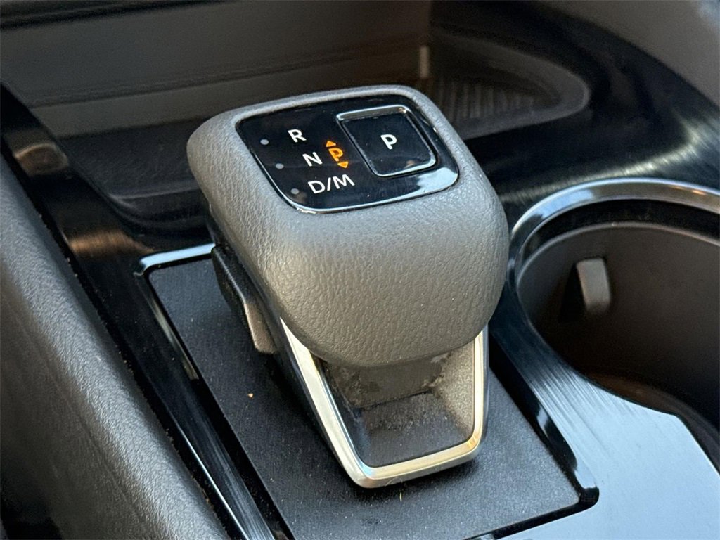 Used 2023 Nissan Rogue S image 14