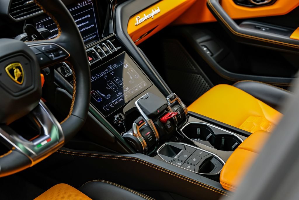 Used 2022 Lamborghini Urus AWD/4WD image 24