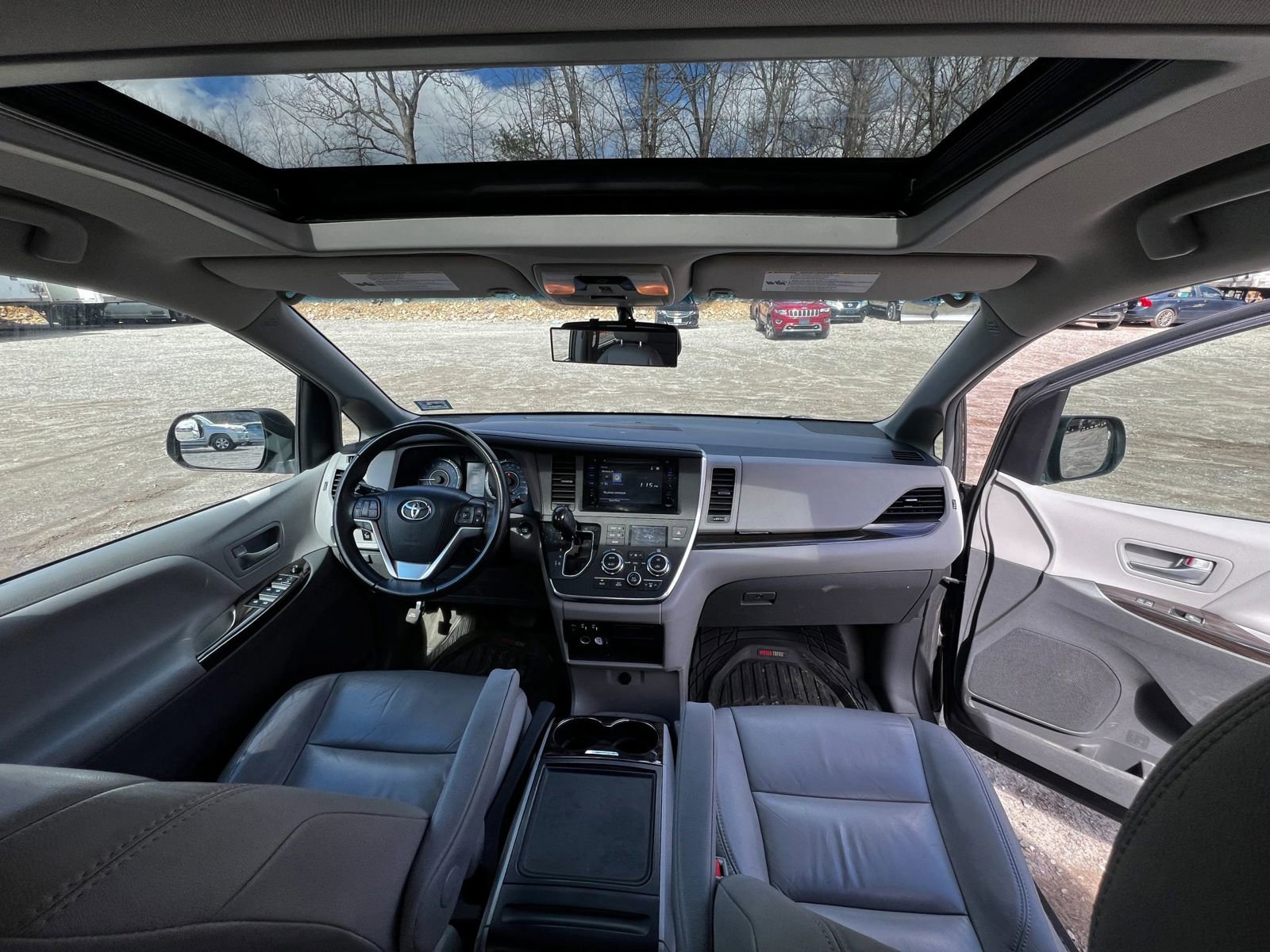 Used 2017 Toyota Sienna XLE AWD/4WD image 11