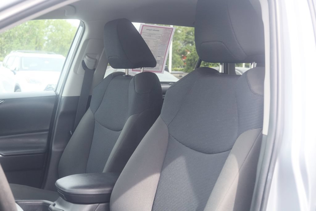 Used 2023 Toyota RAV4 LE AWD/4WD image 18