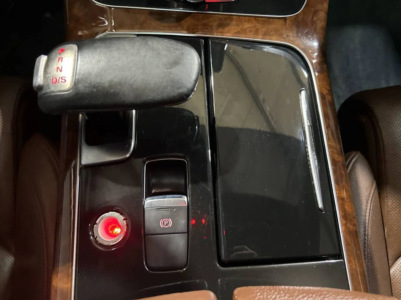 Used 2011 Audi A8 4.2 image 29