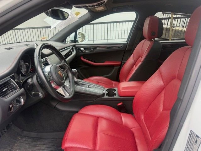 Used 2018 Porsche Macan S image 3