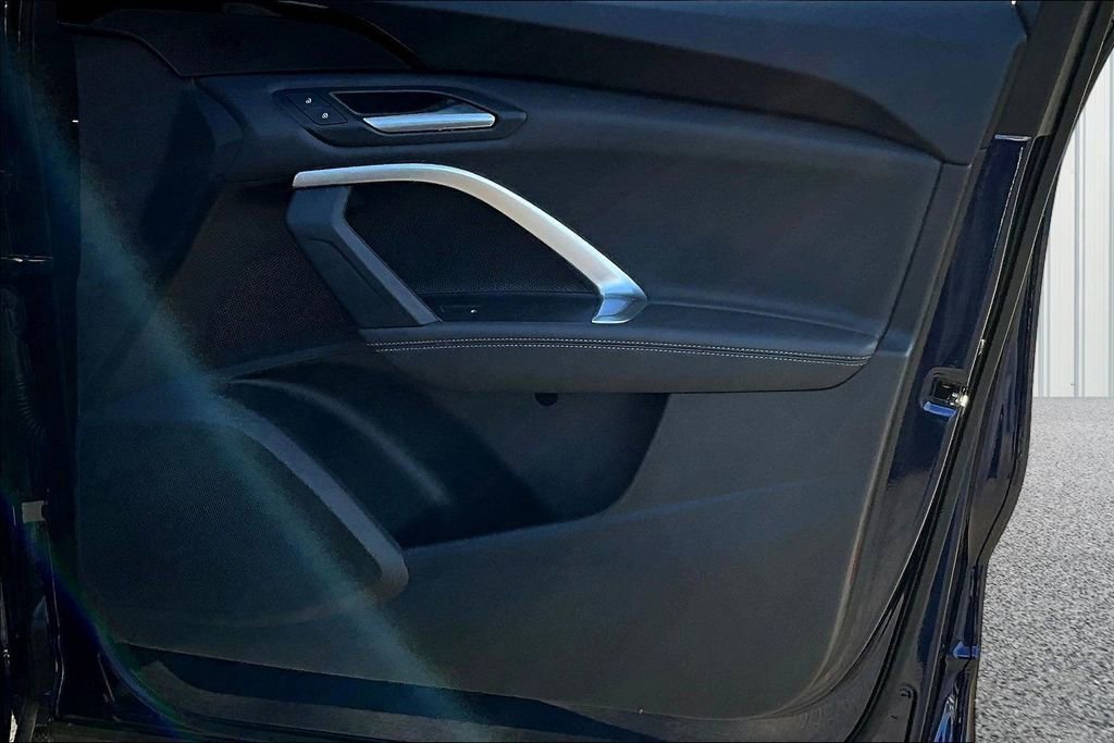 Used 2025 Audi Q5 Premium w/ Convenience Package image 28