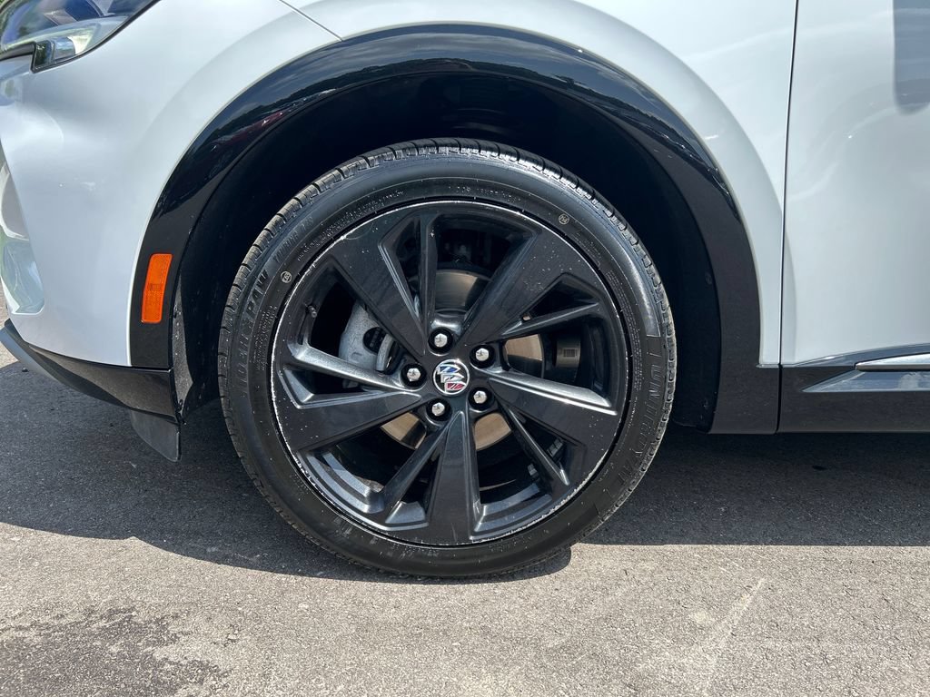 Used 2022 Buick Envision Essence w/ Technology Package I FWD image 10