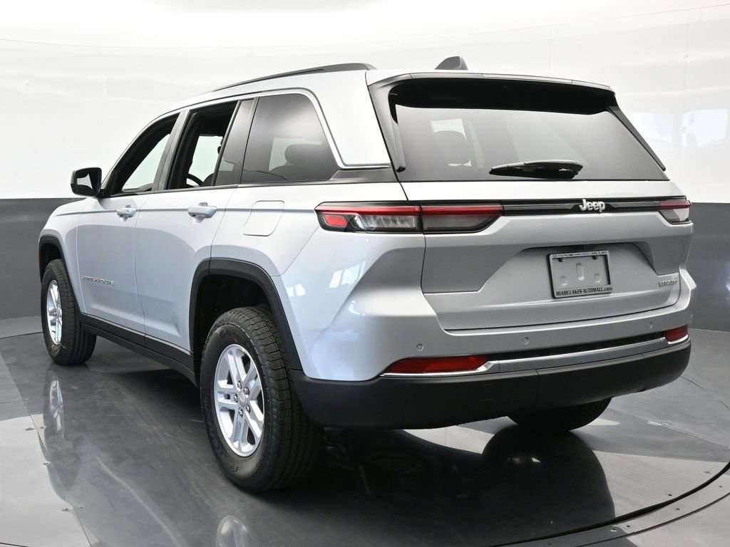 Used 2024 Jeep Grand Cherokee Laredo w/ Trailer Tow Package image 4