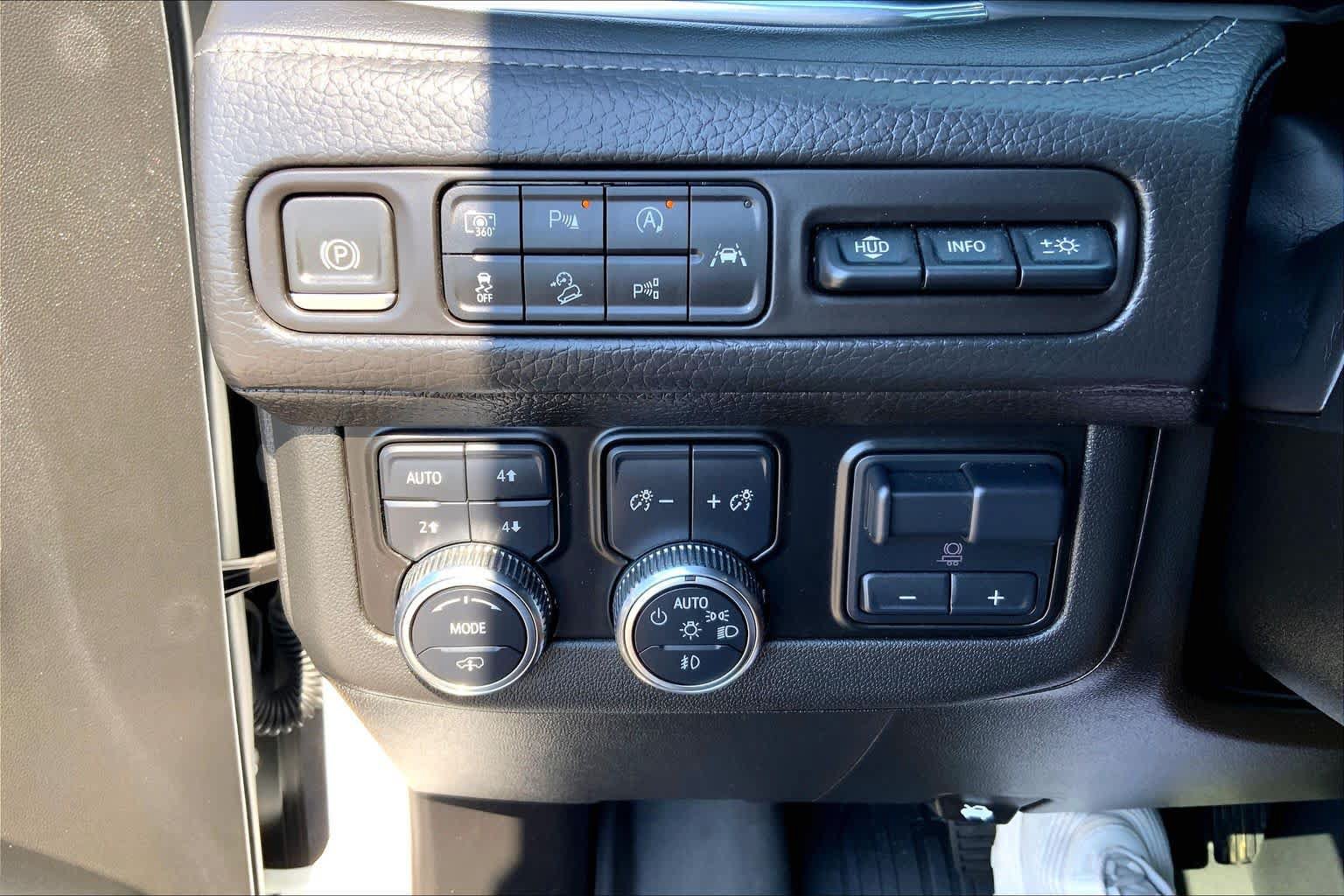 Used 2023 GMC Yukon Denali w/ Denali Reserve Package AWD/4WD image 33