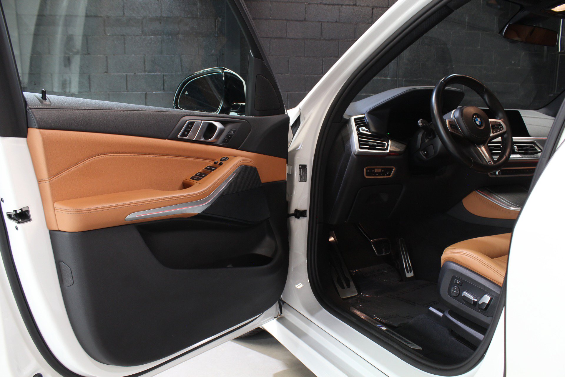 Used 2021 BMW X5 xDrive40i w/ M Sport Package AWD/4WD image 29