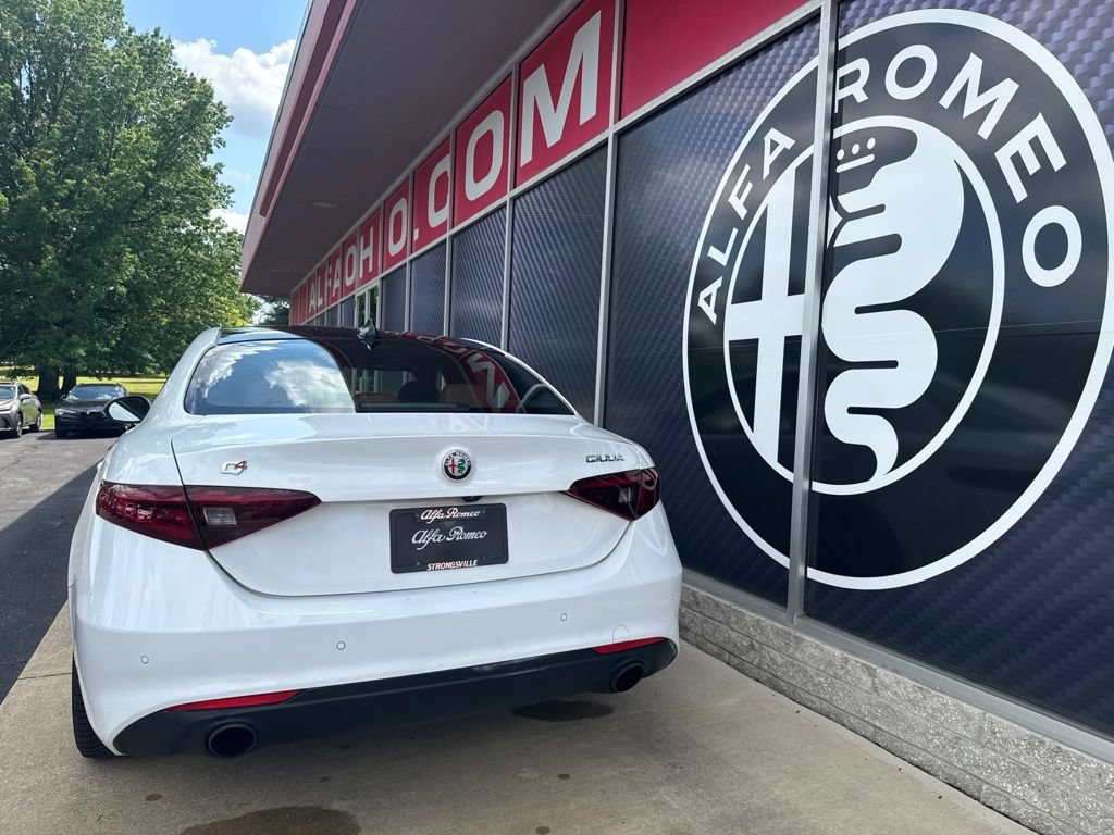 Used 2022 Alfa Romeo Giulia Ti AWD/4WD image 12