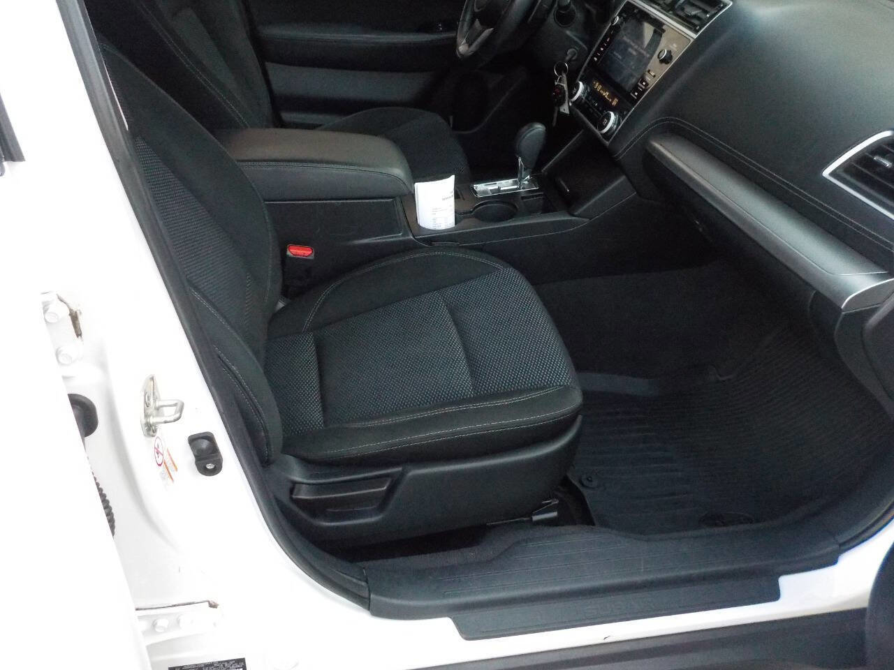 Used 2019 Subaru Outback 2.5i Premium image 11