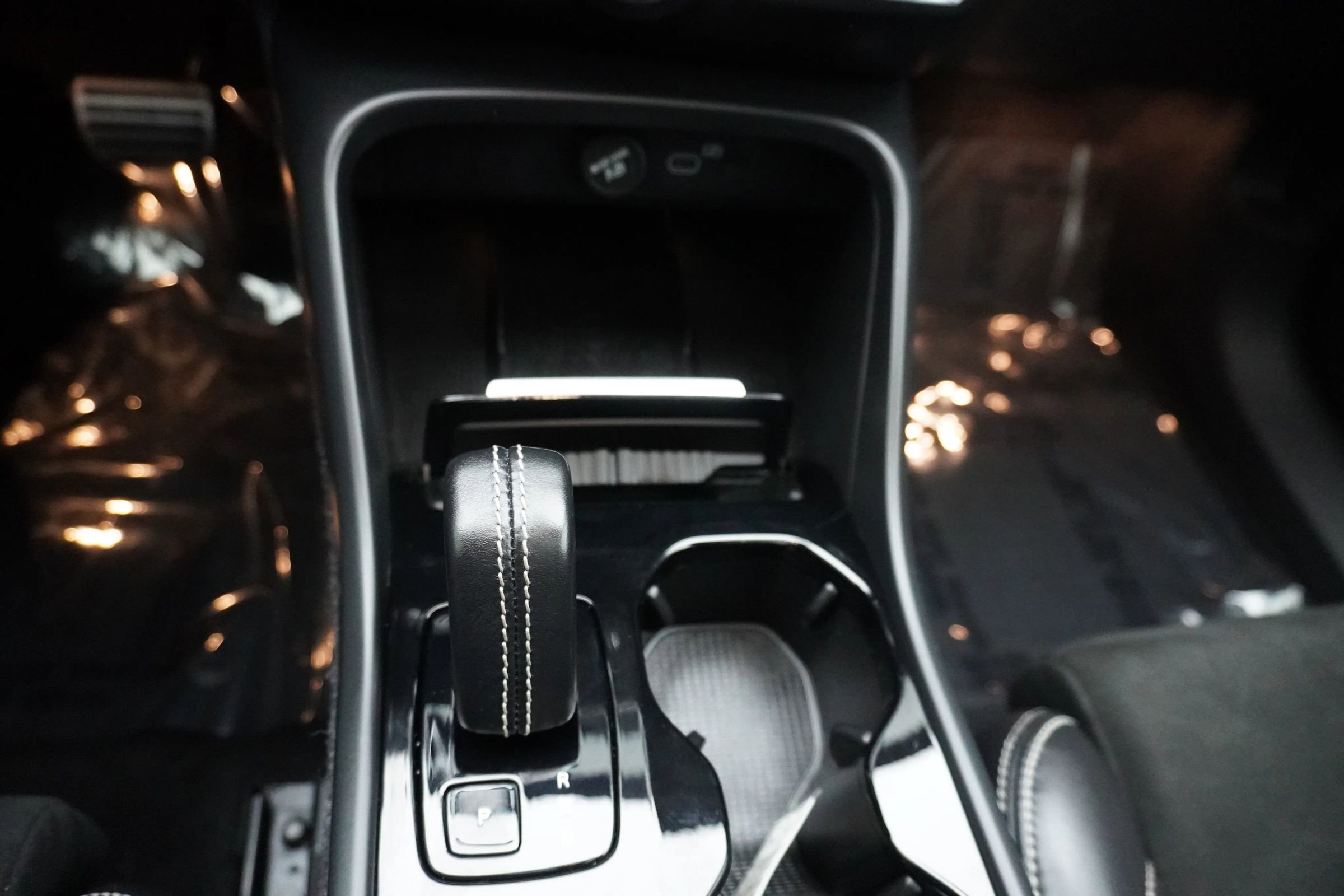 Used 2021 Volvo XC40 P8 Recharge w/ Advanced Package image 23