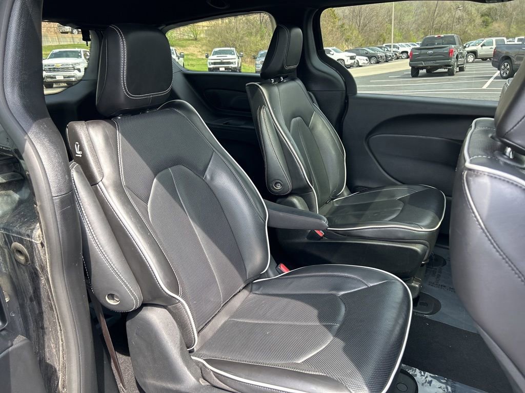 Used 2024 Chrysler Pacifica Premium FWD image 47