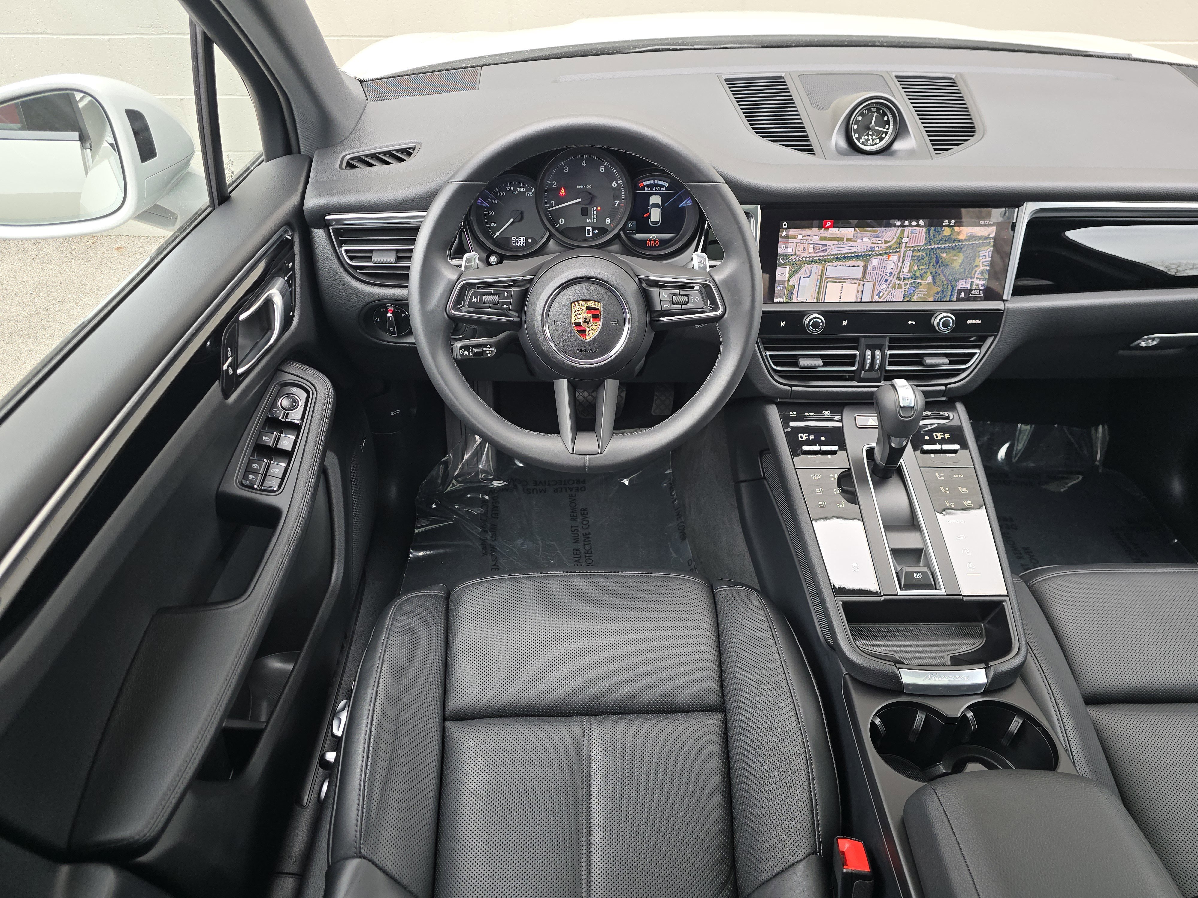 Certified 2025 Porsche Macan AWD/4WD image 16