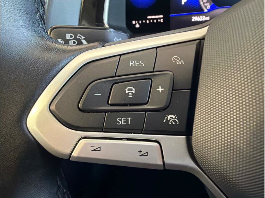 Used 2022 Volkswagen Jetta SE image 16