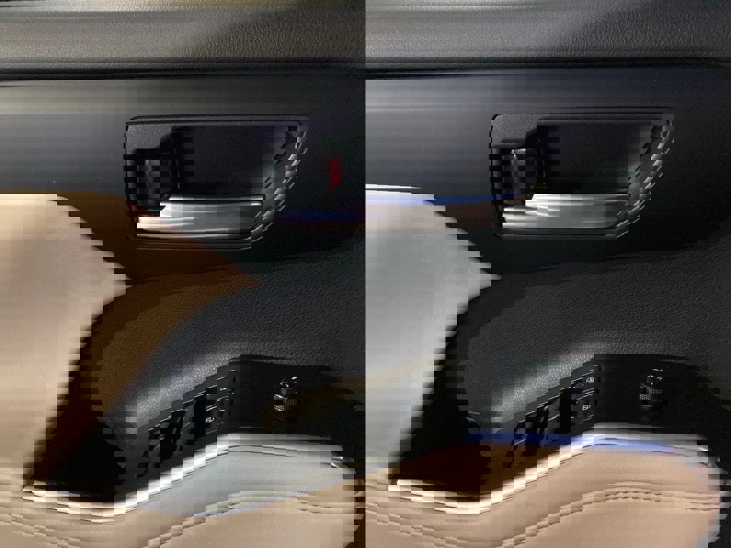 Certified 2025 Toyota Highlander XLE image 16