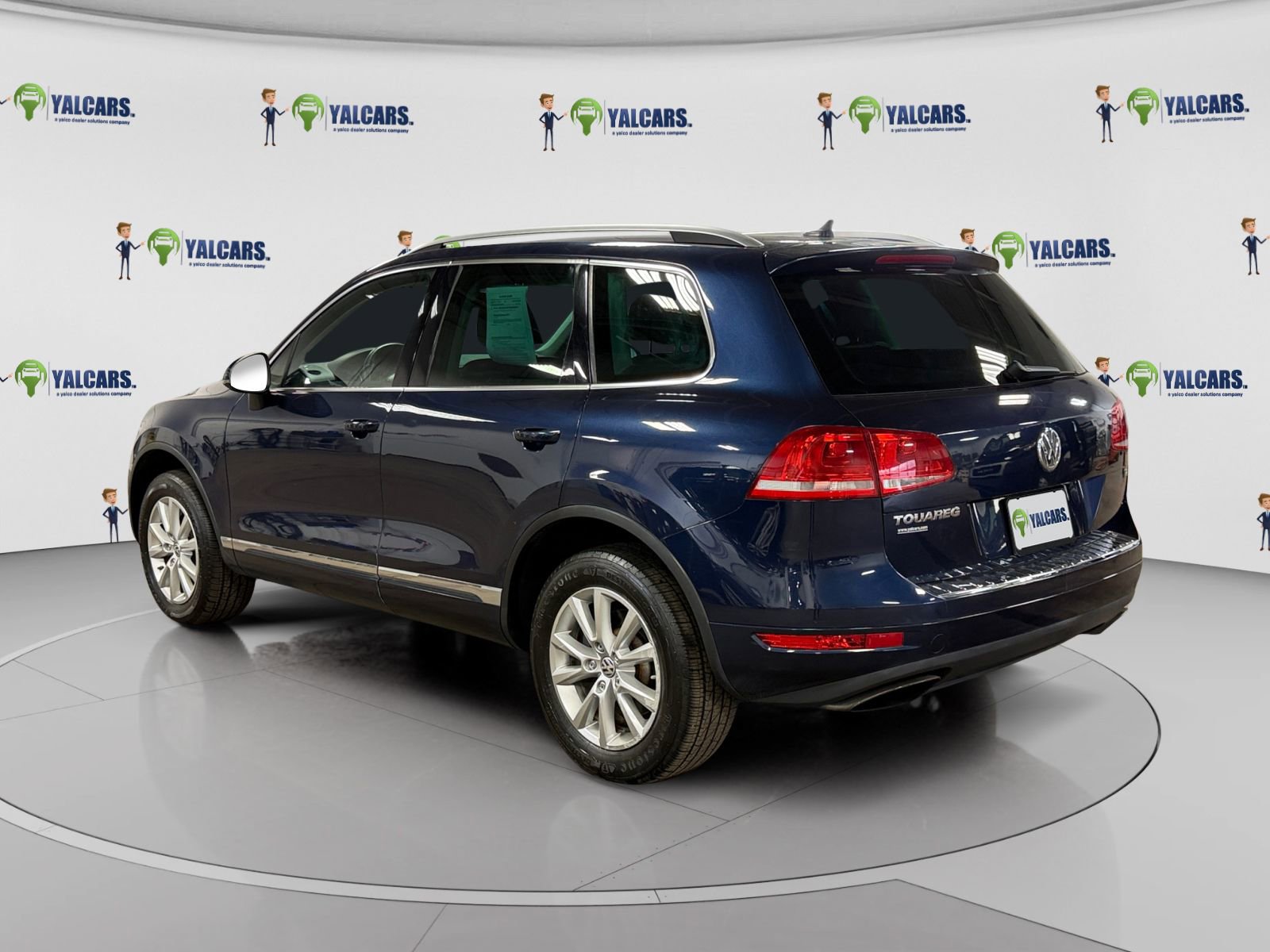 Used 2013 Volkswagen Touareg Sport image 3