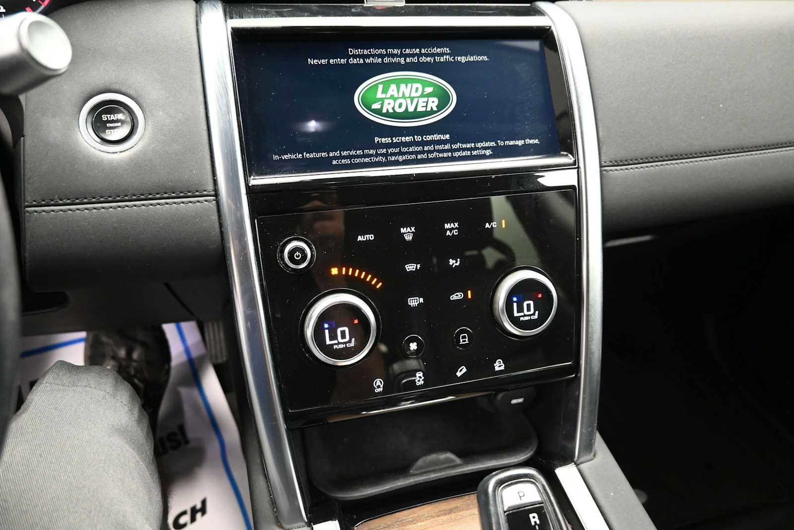 Used 2020 Land Rover Discovery Sport SE AWD/4WD image 24