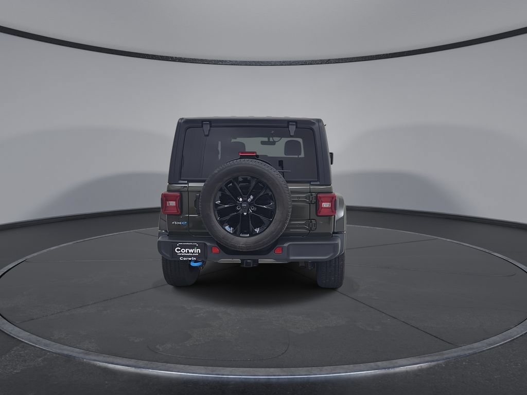 Used 2022 Jeep Wrangler Unlimited Sahara w/ Cold Weather Group AWD/4WD image 15