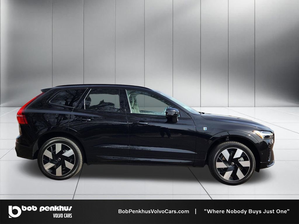 Used 2025 Volvo XC60 T8 Plus w/ Protection Package Premier image 23