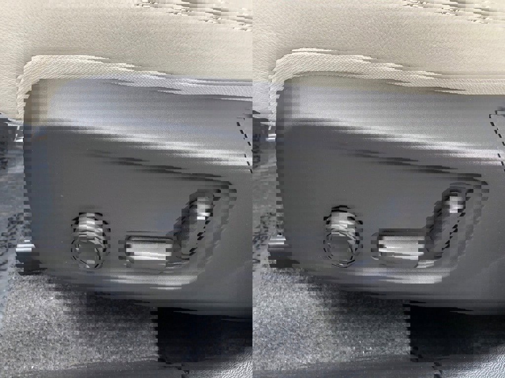 New 2026 Volvo XC40 B5 Ultra w/ Protection Package Premier image 14