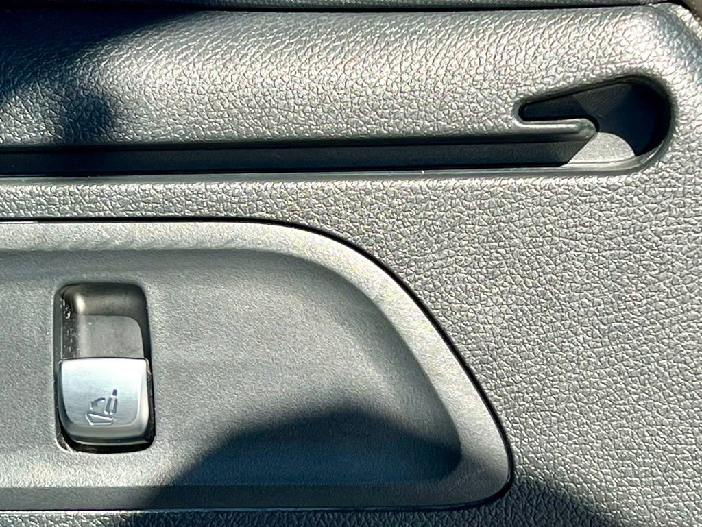 Certified 2021 Mercedes-Benz GLC 43 AMG 4MATIC image 33